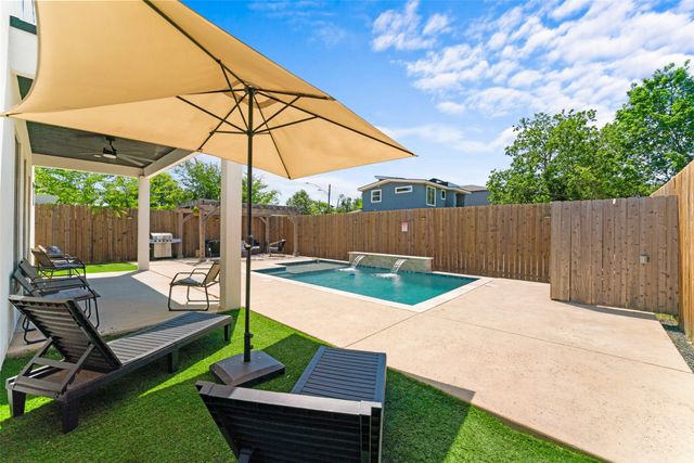 1526 Life Avenue, Dallas, TX 75212