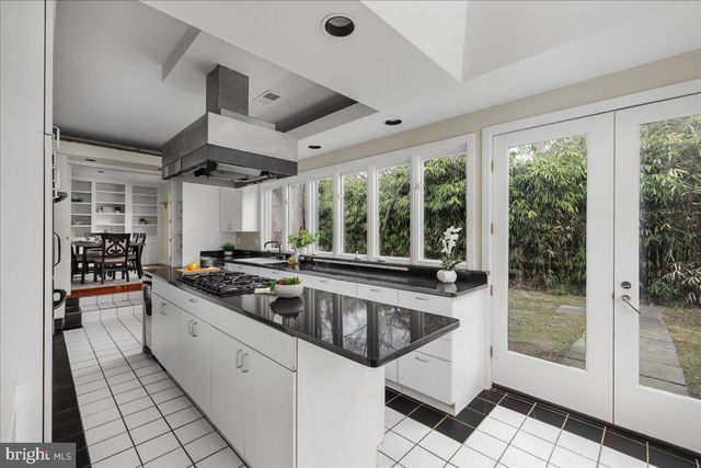 7953 BOLLING DR, Alexandria, VA 22308