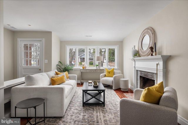 7953 BOLLING DR, Alexandria, VA 22308