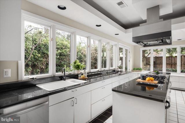 7953 BOLLING DR, Alexandria, VA 22308