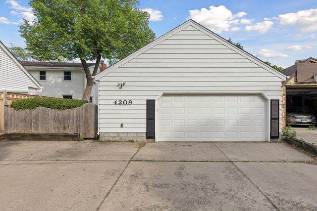 4209 Drew Avenue N, Robbinsdale, MN 55422