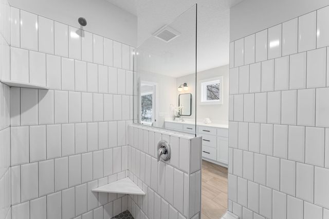 7682 22nd Avenue E, Shakopee, MN 55379