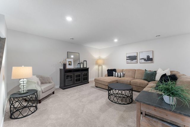 7682 22nd Avenue E, Shakopee, MN 55379