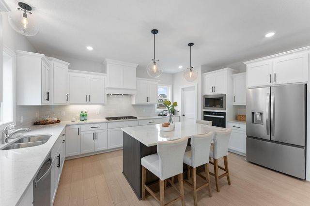 7682 22nd Avenue E, Shakopee, MN 55379