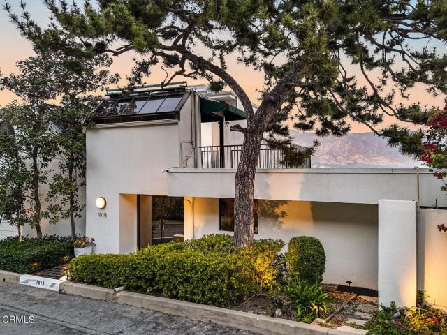 1018 Glen Oaks Boulevard, Pasadena, CA 91105
