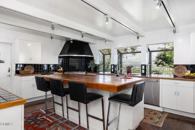1018 Glen Oaks Boulevard, Pasadena, CA 91105