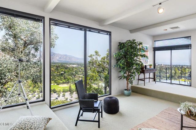 1018 Glen Oaks Boulevard, Pasadena, CA 91105