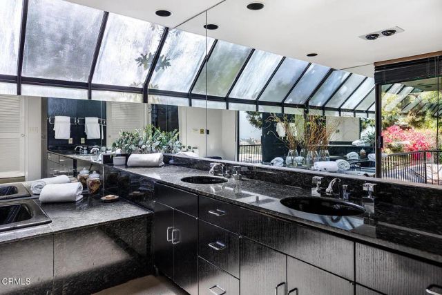 1018 Glen Oaks Boulevard, Pasadena, CA 91105