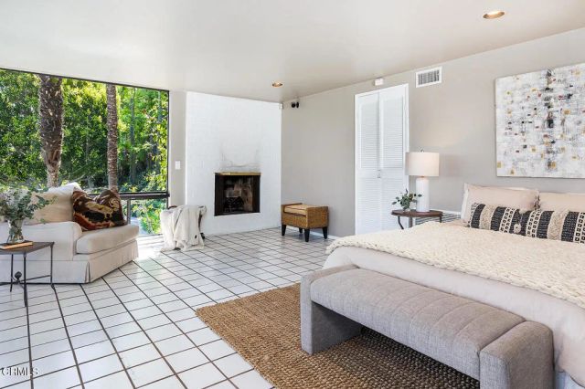 1018 Glen Oaks Boulevard, Pasadena, CA 91105