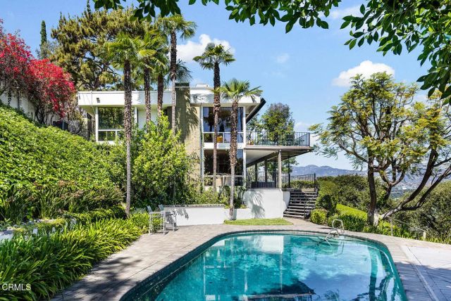 1018 Glen Oaks Boulevard, Pasadena, CA 91105