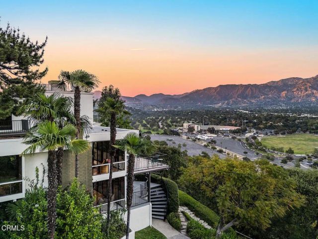 1018 Glen Oaks Boulevard, Pasadena, CA 91105