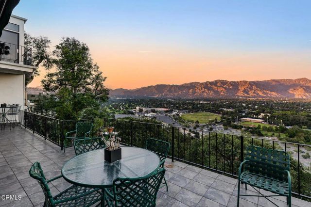 1018 Glen Oaks Boulevard, Pasadena, CA 91105