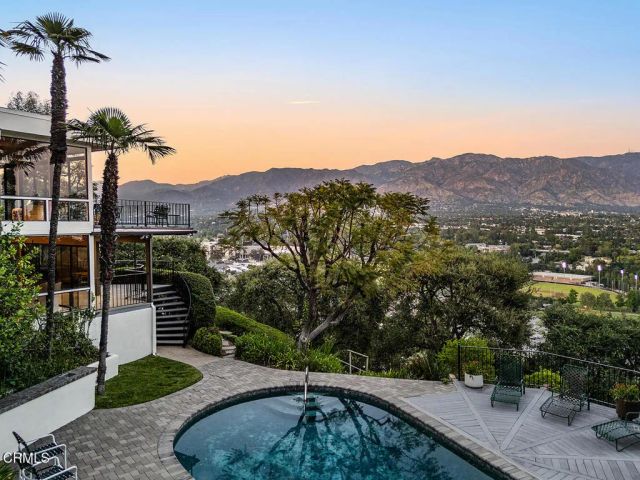 1018 Glen Oaks Boulevard, Pasadena, CA 91105