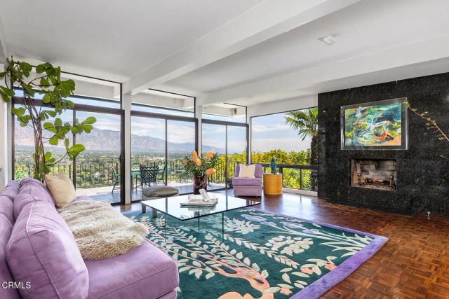 1018 Glen Oaks Boulevard, Pasadena, CA 91105