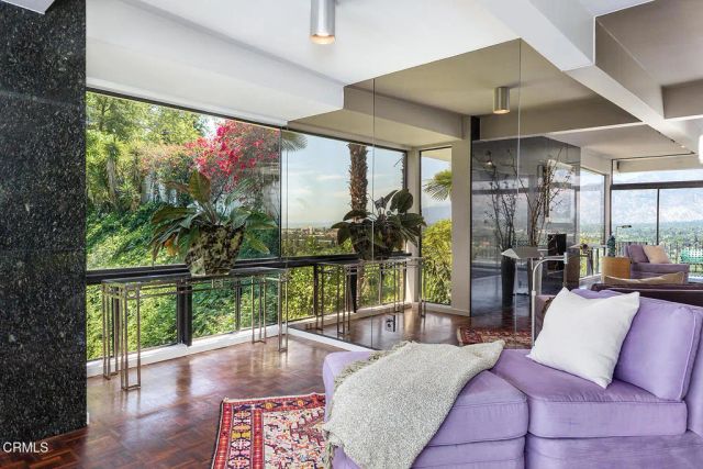 1018 Glen Oaks Boulevard, Pasadena, CA 91105