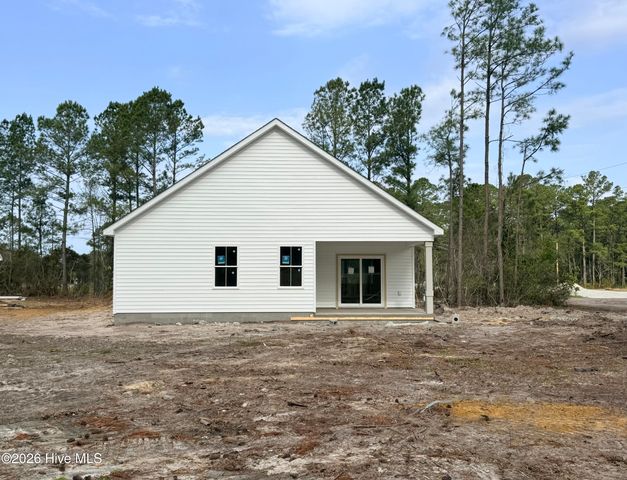 86 Whispering Pines Court, Hampstead, NC 28443