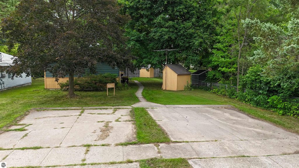 Image 1 of property listing at 718 & 720 Cooley Street, Mt Pleasant, MI 48858