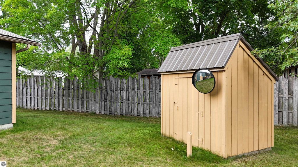 Image 10 of property listing at 718 & 720 Cooley Street, Mt Pleasant, MI 48858