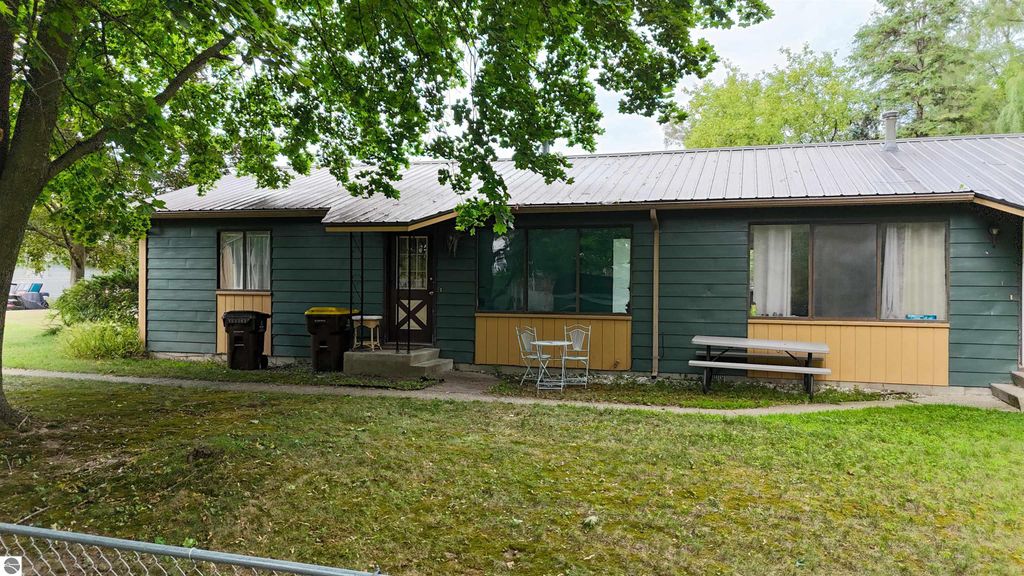Image 3 of property listing at 718 & 720 Cooley Street, Mt Pleasant, MI 48858