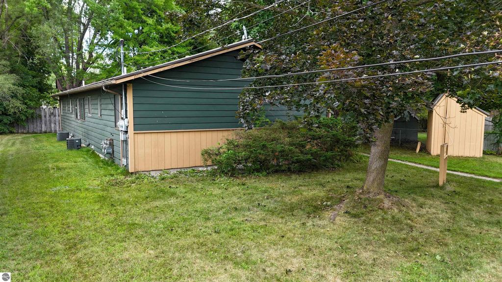 Image 7 of property listing at 718 & 720 Cooley Street, Mt Pleasant, MI 48858