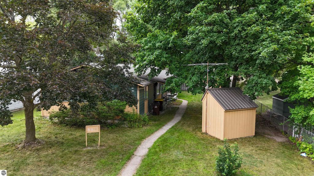 Image 8 of property listing at 718 & 720 Cooley Street, Mt Pleasant, MI 48858