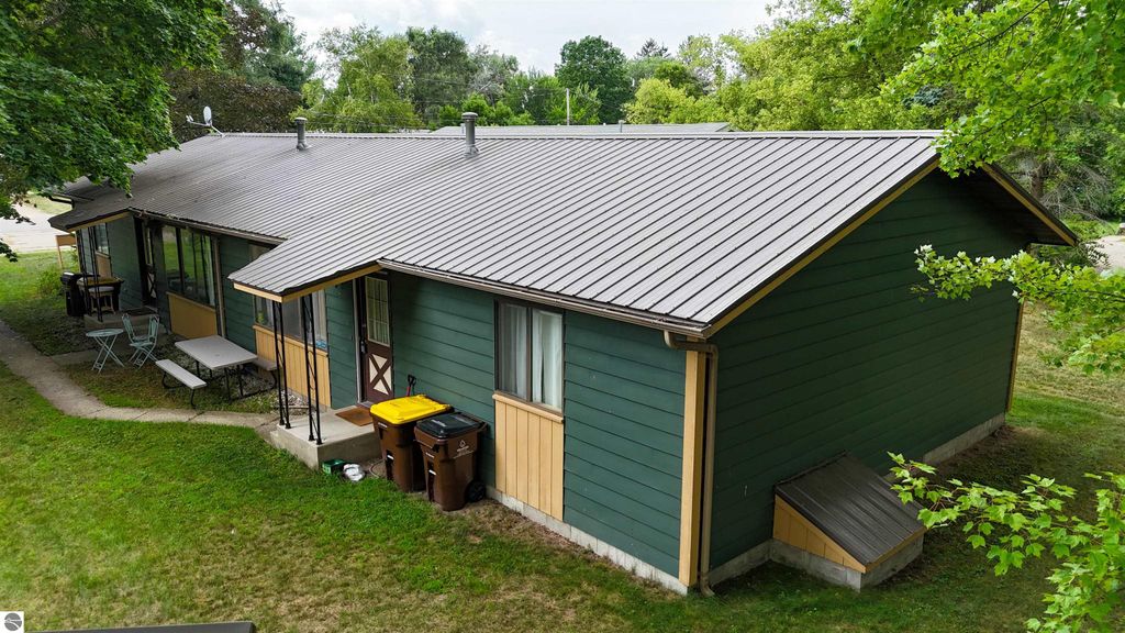 Image 9 of property listing at 718 & 720 Cooley Street, Mt Pleasant, MI 48858
