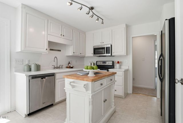8013 Tobin Place, Raleigh, NC 27612