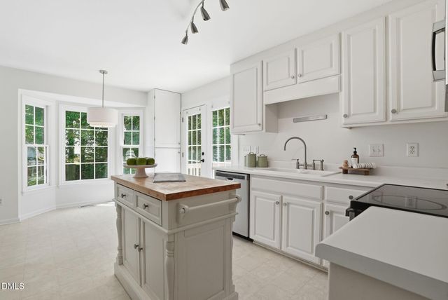 8013 Tobin Place, Raleigh, NC 27612