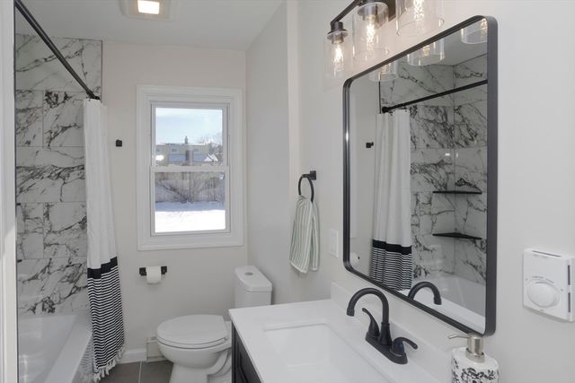 27 Cortland St, Chicopee, MA 01020