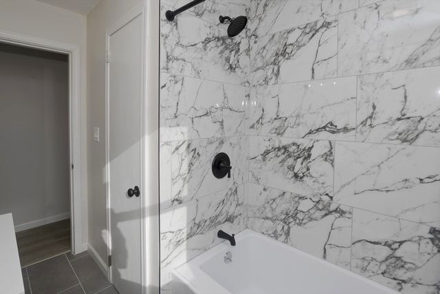 27 Cortland St, Chicopee, MA 01020