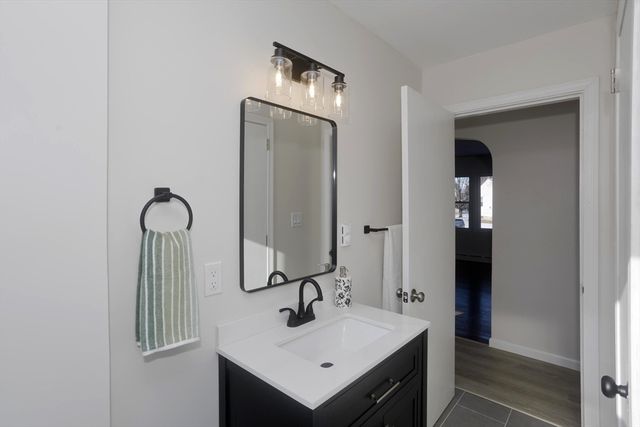 27 Cortland St, Chicopee, MA 01020