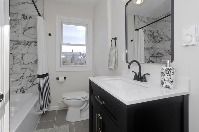 27 Cortland St, Chicopee, MA 01020