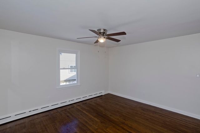 27 Cortland St, Chicopee, MA 01020