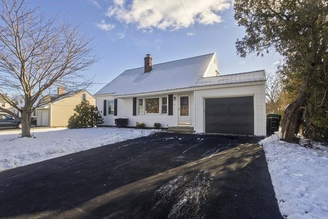 27 Cortland St, Chicopee, MA 01020
