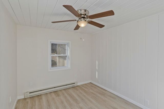 27 Cortland St, Chicopee, MA 01020