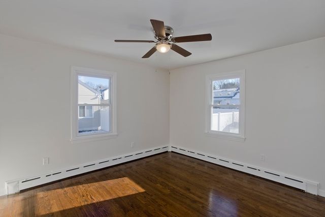 27 Cortland St, Chicopee, MA 01020