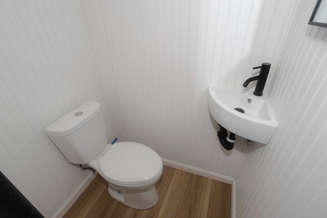 27 Cortland St, Chicopee, MA 01020