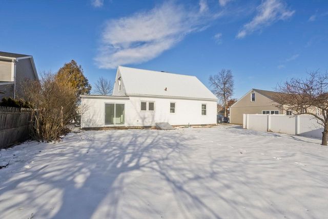 27 Cortland St, Chicopee, MA 01020