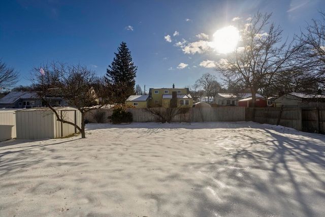 27 Cortland St, Chicopee, MA 01020