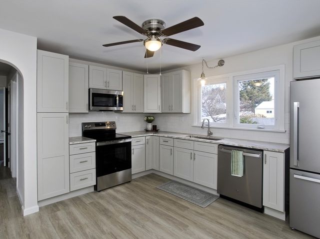 27 Cortland St, Chicopee, MA 01020