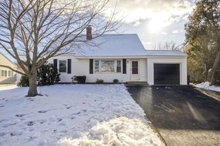 27 Cortland St, Chicopee, MA 01020