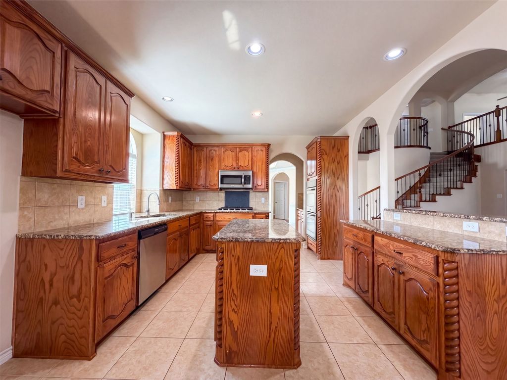 409 Lone Oak Court, Kennedale, TX 76060 — photo 2