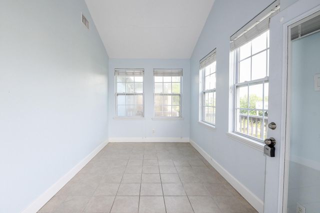 1615 Railroad Avenue, San Leon, TX 77539