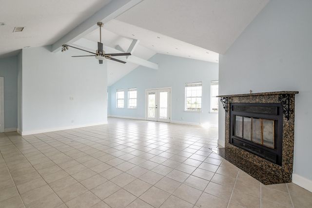 1615 Railroad Avenue, San Leon, TX 77539