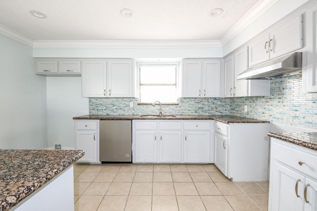 1615 Railroad Avenue, San Leon, TX 77539