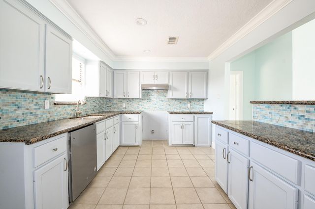 1615 Railroad Avenue, San Leon, TX 77539