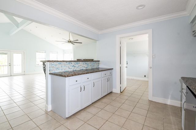 1615 Railroad Avenue, San Leon, TX 77539