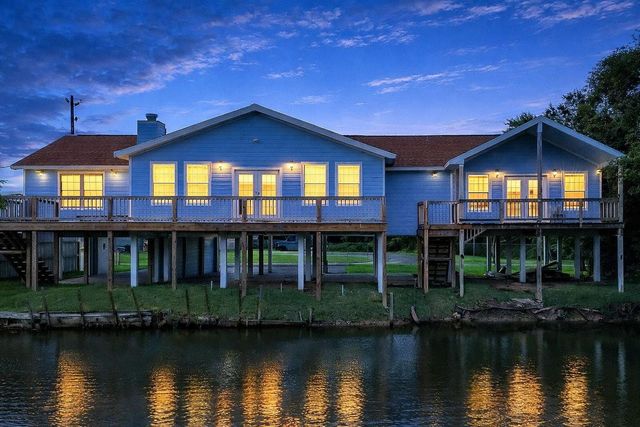 1615 Railroad Avenue, San Leon, TX 77539