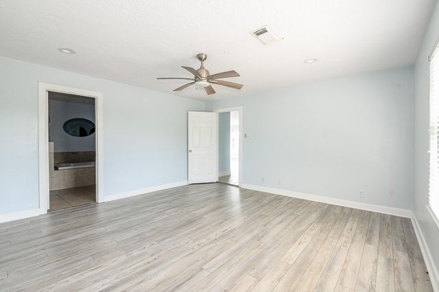 1615 Railroad Avenue, San Leon, TX 77539