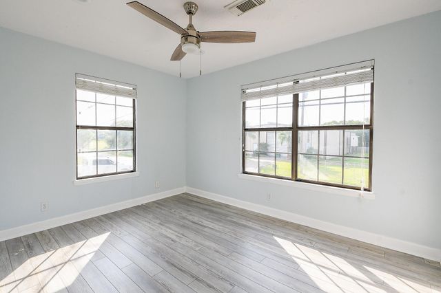 1615 Railroad Avenue, San Leon, TX 77539